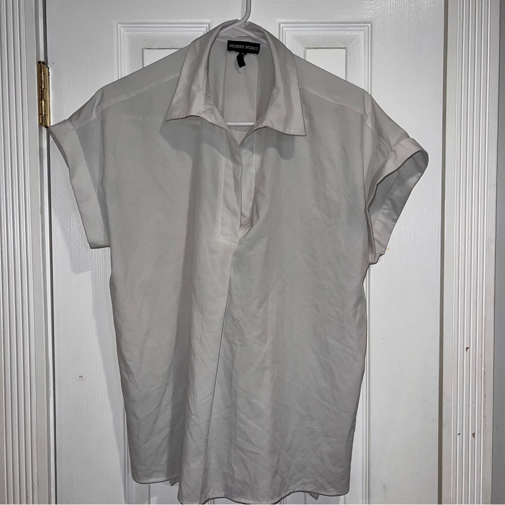 White Blouse with Relaxed Fit and Short Sleeves